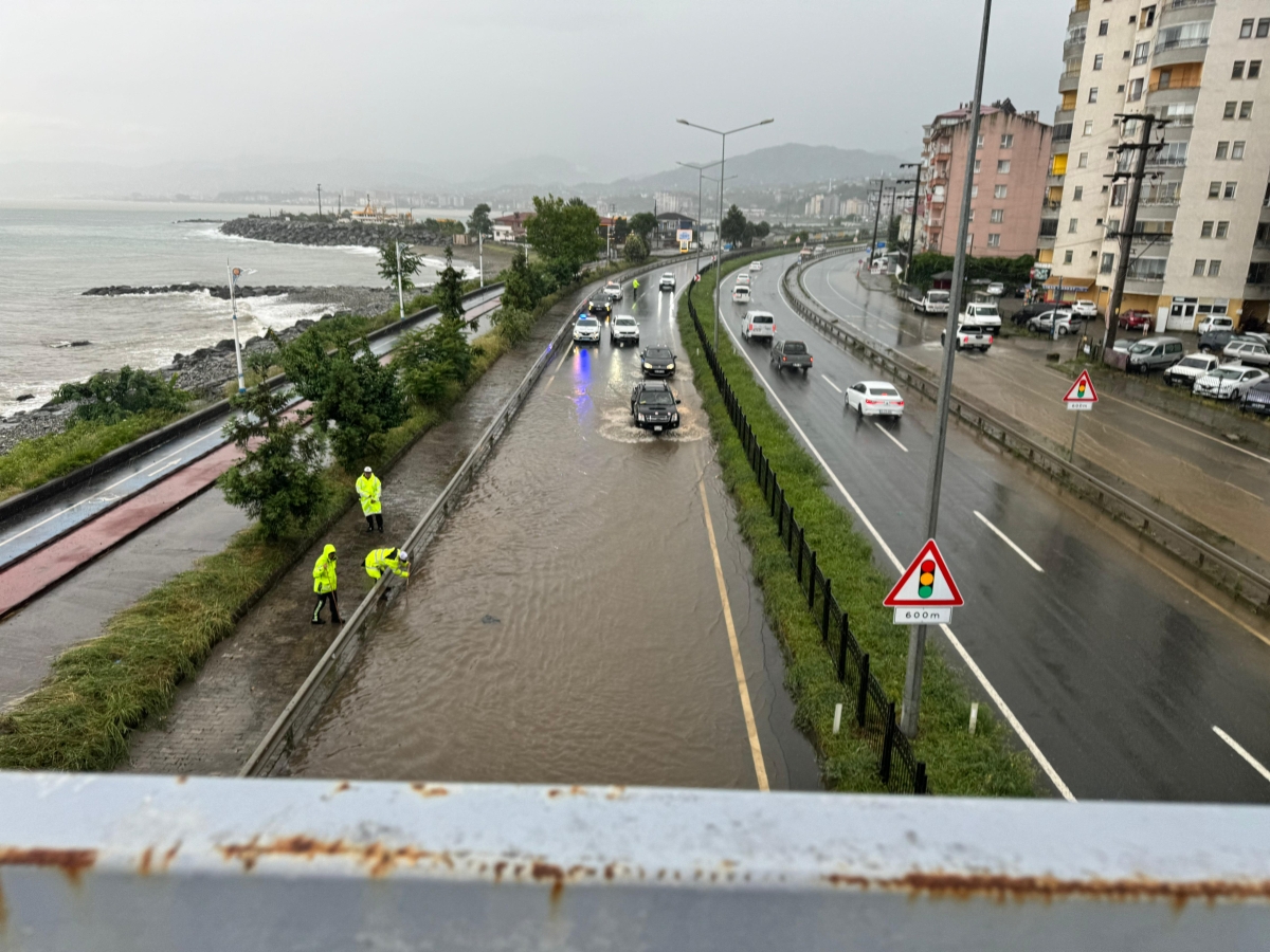 Karadeniz Sahil Yolu göle döndü