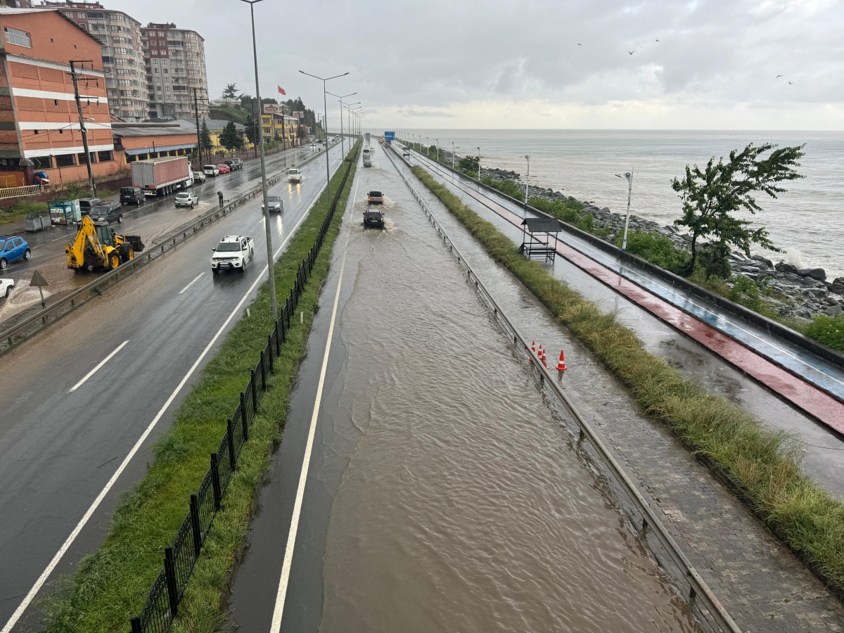 Karadeniz Sahil Yolu göle döndü
