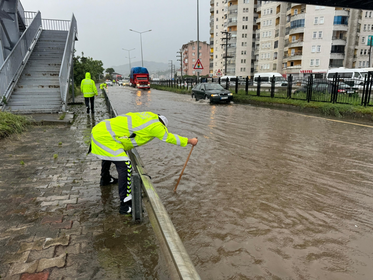 Karadeniz Sahil Yolu göle döndü