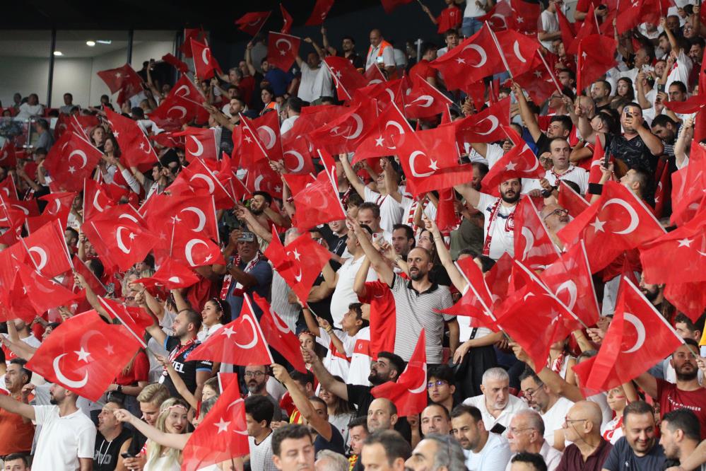 Türkiye - İzlanda'yı Keremle geçti