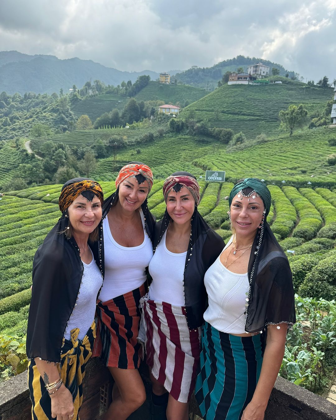 Pinar Altuğ Rize'de çay topladı
