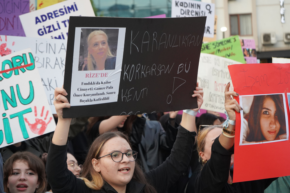 Rize'de kadına şiddete ve çocuk istismarına karşı protesto