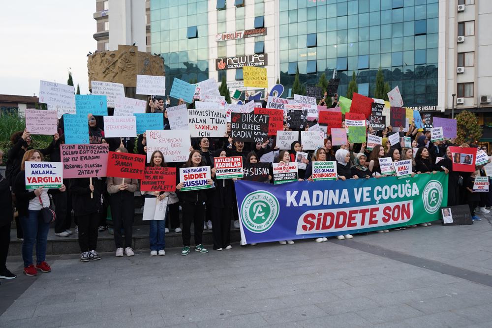 Rize'de kadına şiddete ve çocuk istismarına karşı protesto