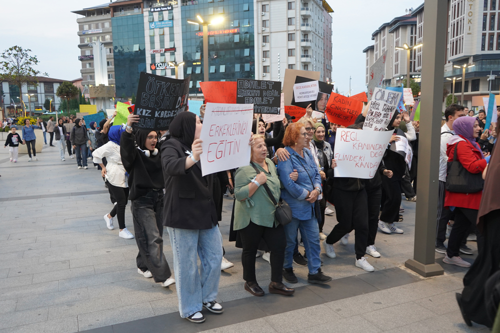 Rize'de kadına şiddete ve çocuk istismarına karşı protesto