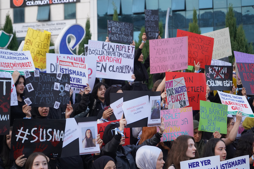 Rize'de kadına şiddete ve çocuk istismarına karşı protesto