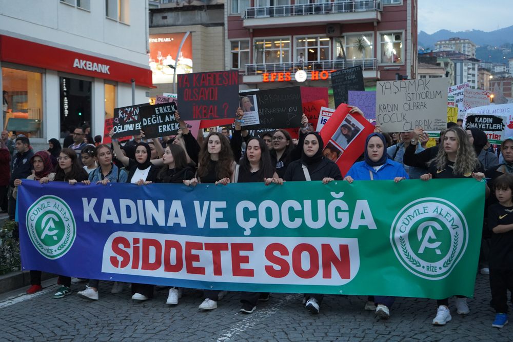 Rize'de kadına şiddete ve çocuk istismarına karşı protesto
