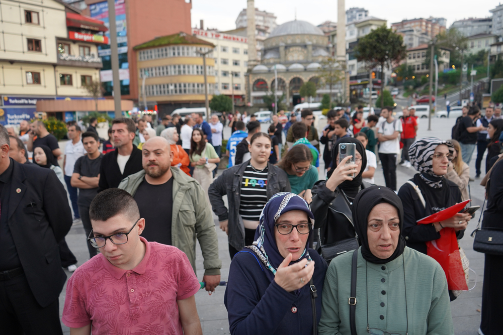 Rize'de kadına şiddete ve çocuk istismarına karşı protesto