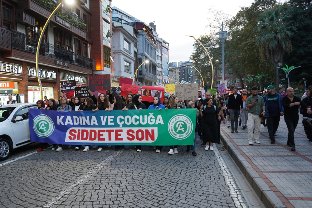 Rize'de kadına şiddete ve çocuk istismarına karşı protesto
