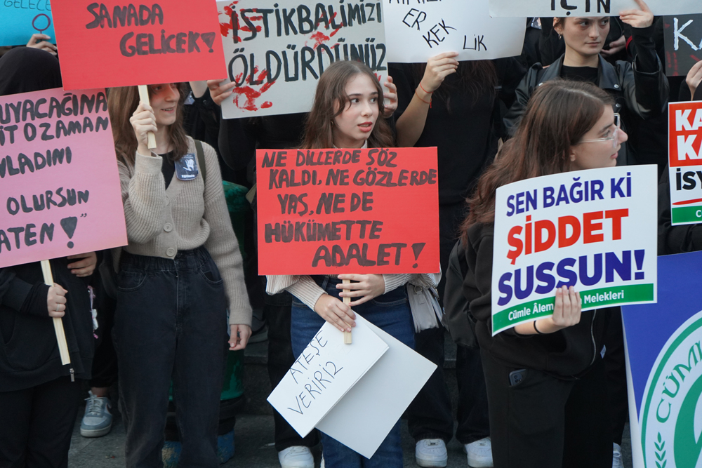Rize'de kadına şiddete ve çocuk istismarına karşı protesto