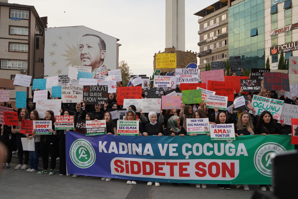 Rize'de kadına şiddete ve çocuk istismarına karşı protesto