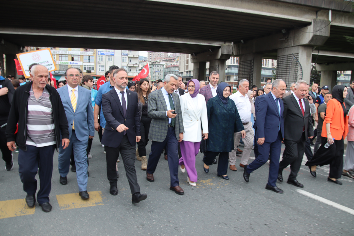 Gastro Rize kortej yürüyüşü ile başladı