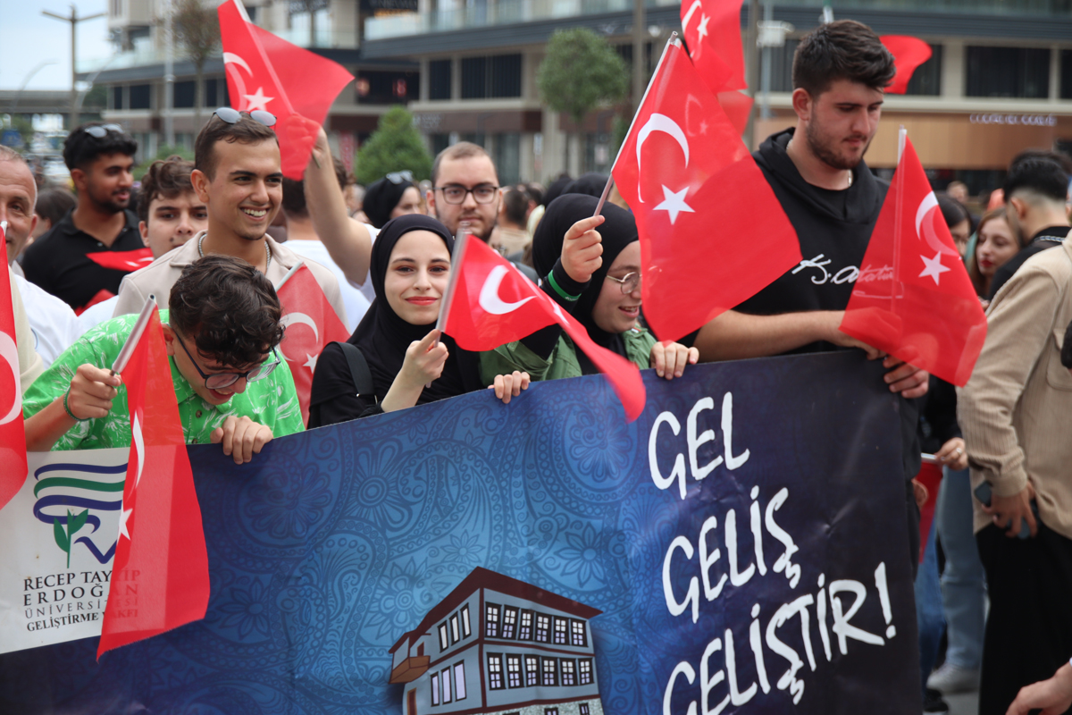 Gastro Rize kortej yürüyüşü ile başladı