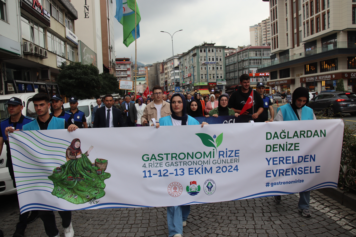 Gastro Rize kortej yürüyüşü ile başladı