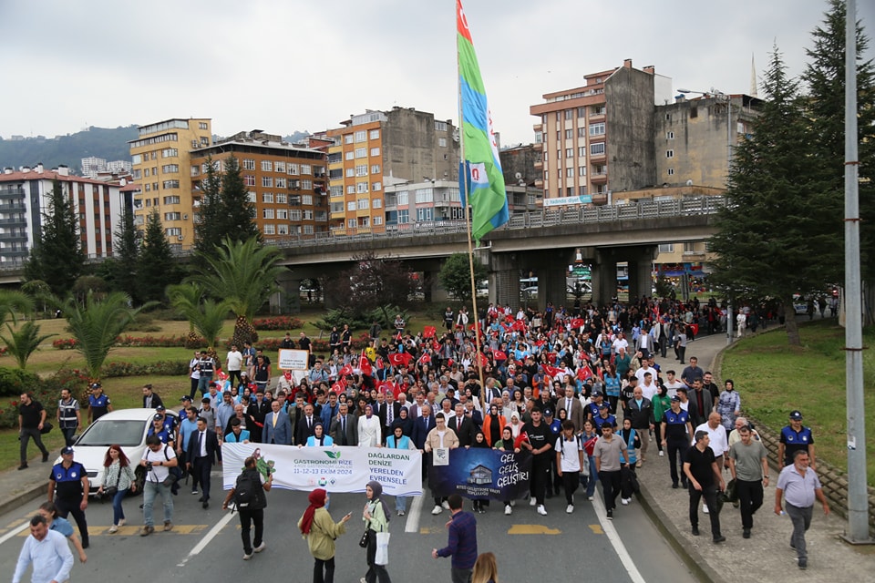 Gastro Rize kortej yürüyüşü ile başladı
