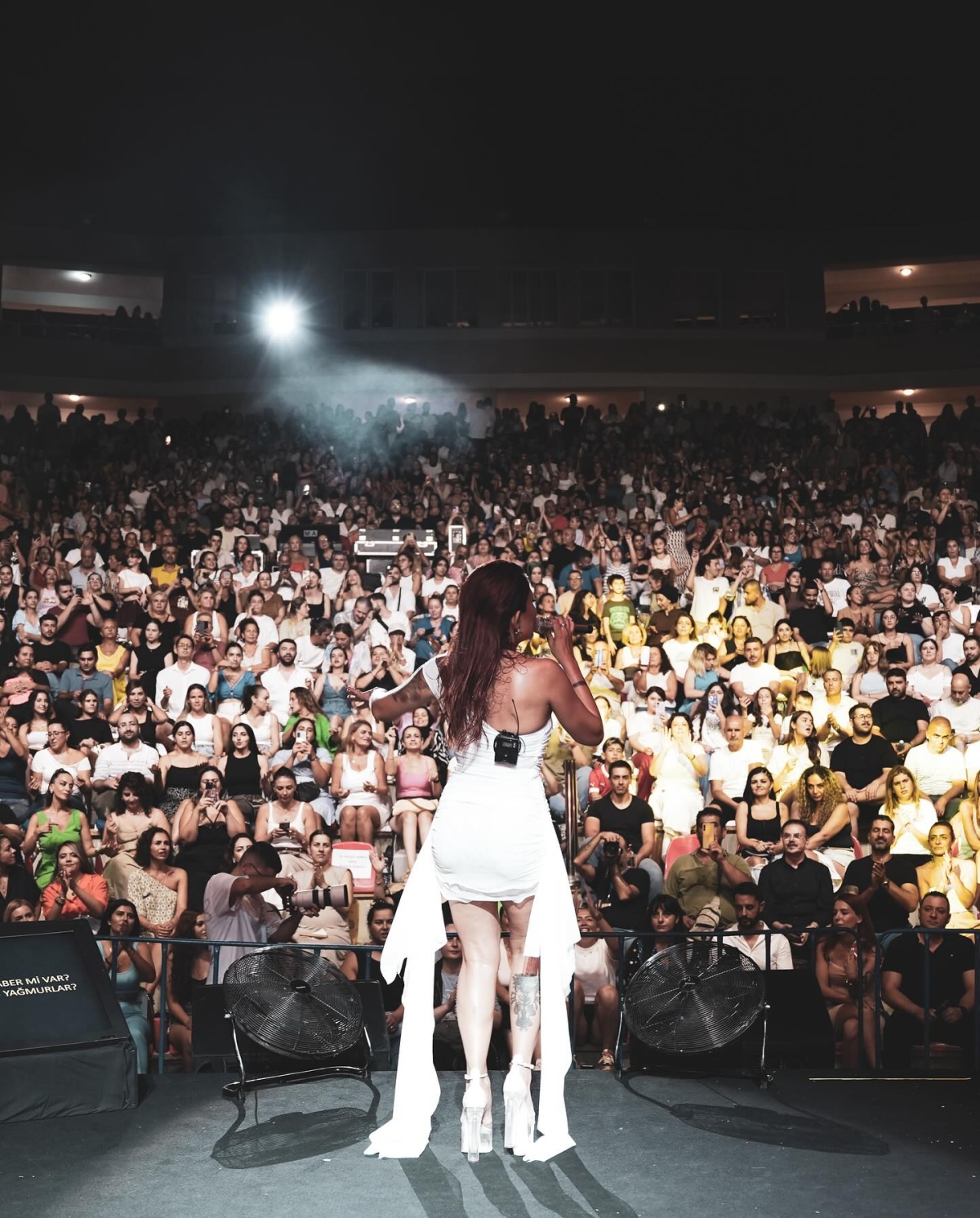 Melek Mosso konserlerine yoğun ilgi