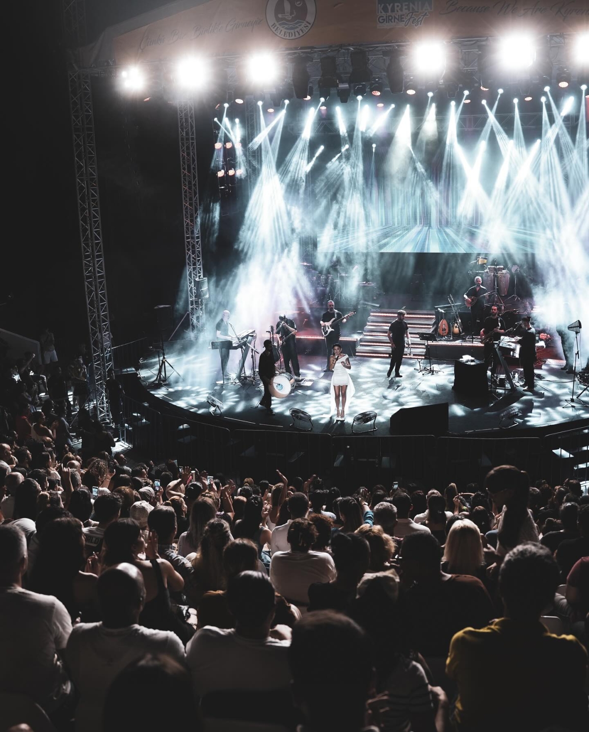 Melek Mosso konserlerine yoğun ilgi