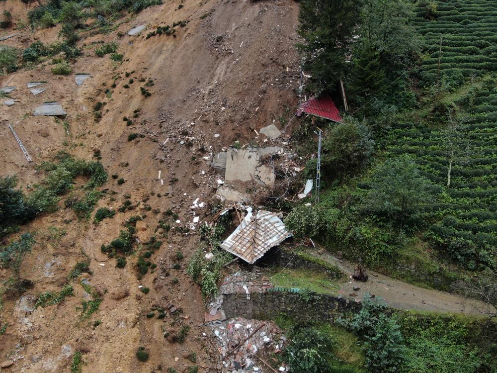 Heyelanlı bölge havadan görüntülenince facia ortaya çıktı