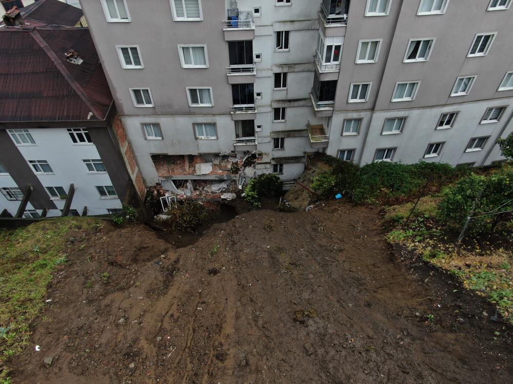 Çayeli'nde heyelan