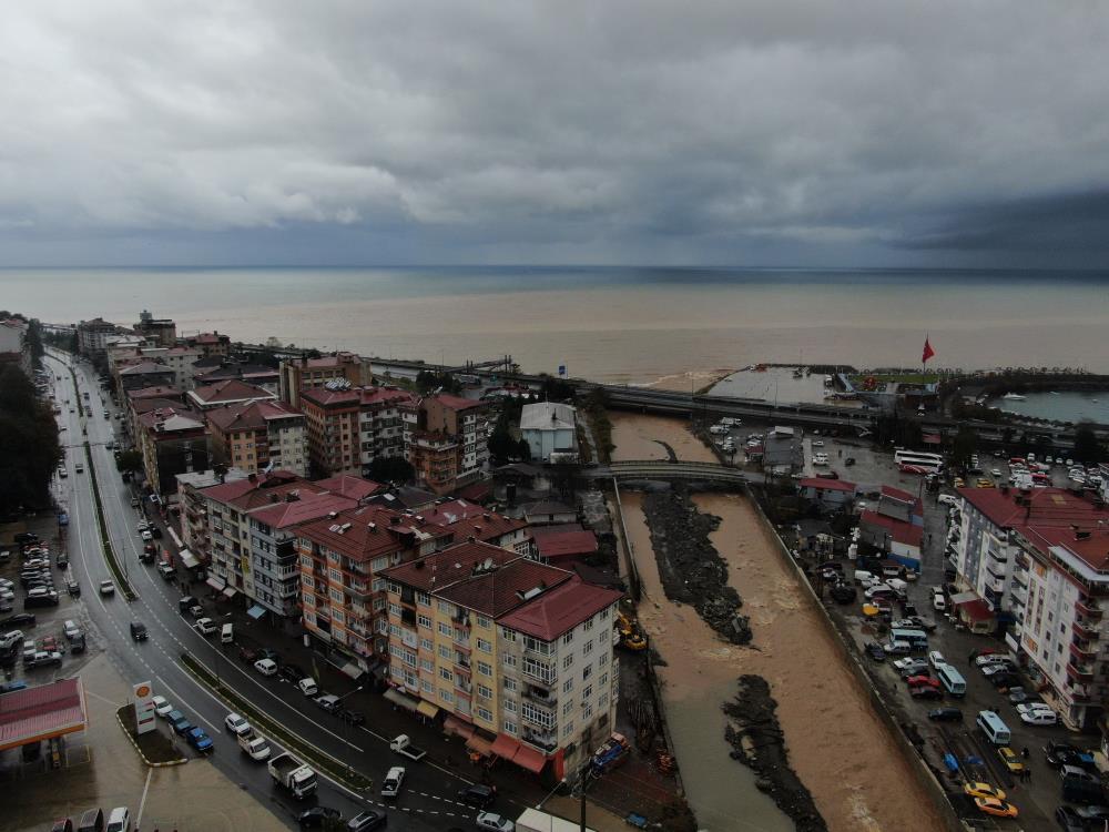 Çayeli'nde heyelan