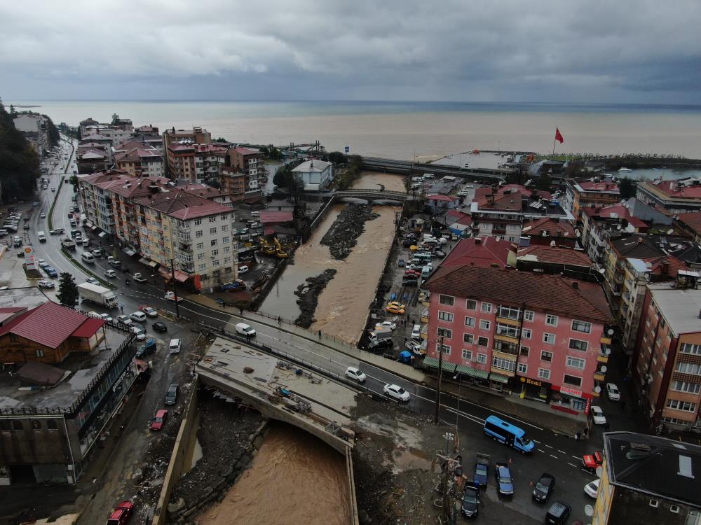 Çayeli'nde heyelan