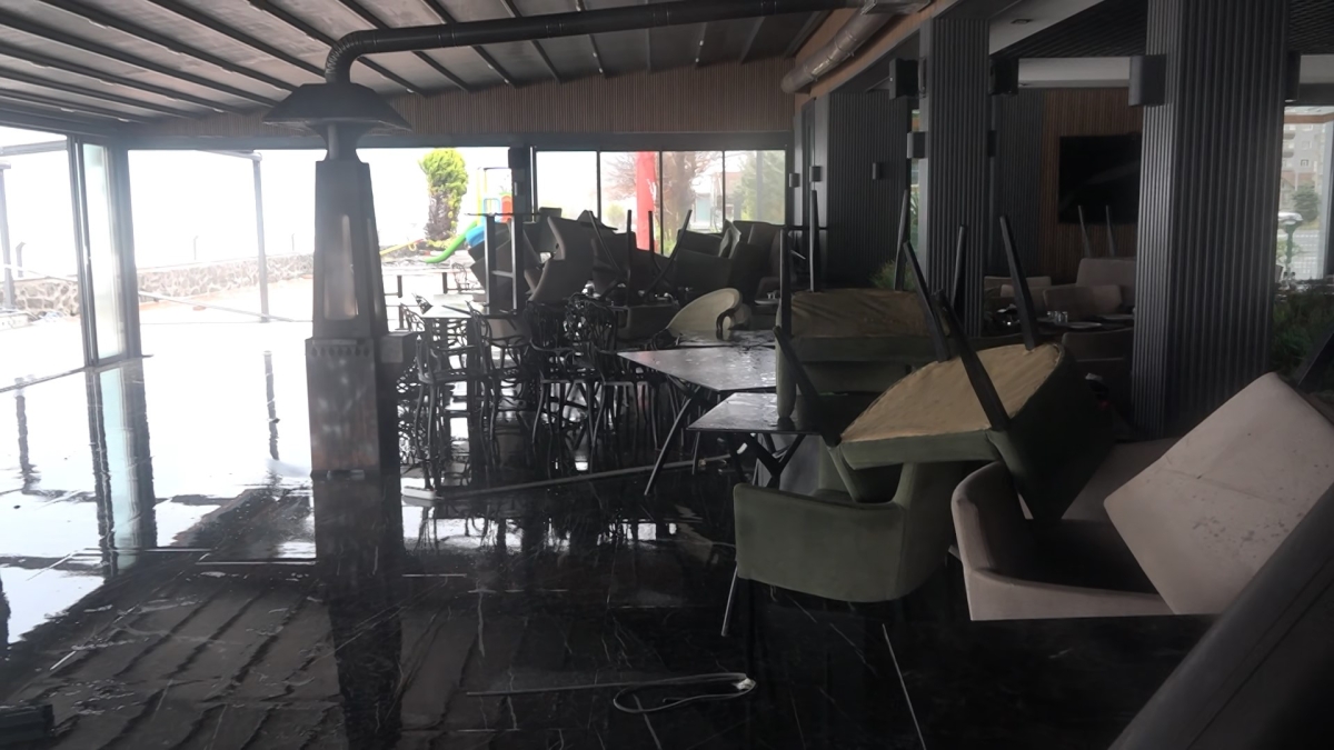 Rize'de fırtına hayatı olumsuz etkiledi