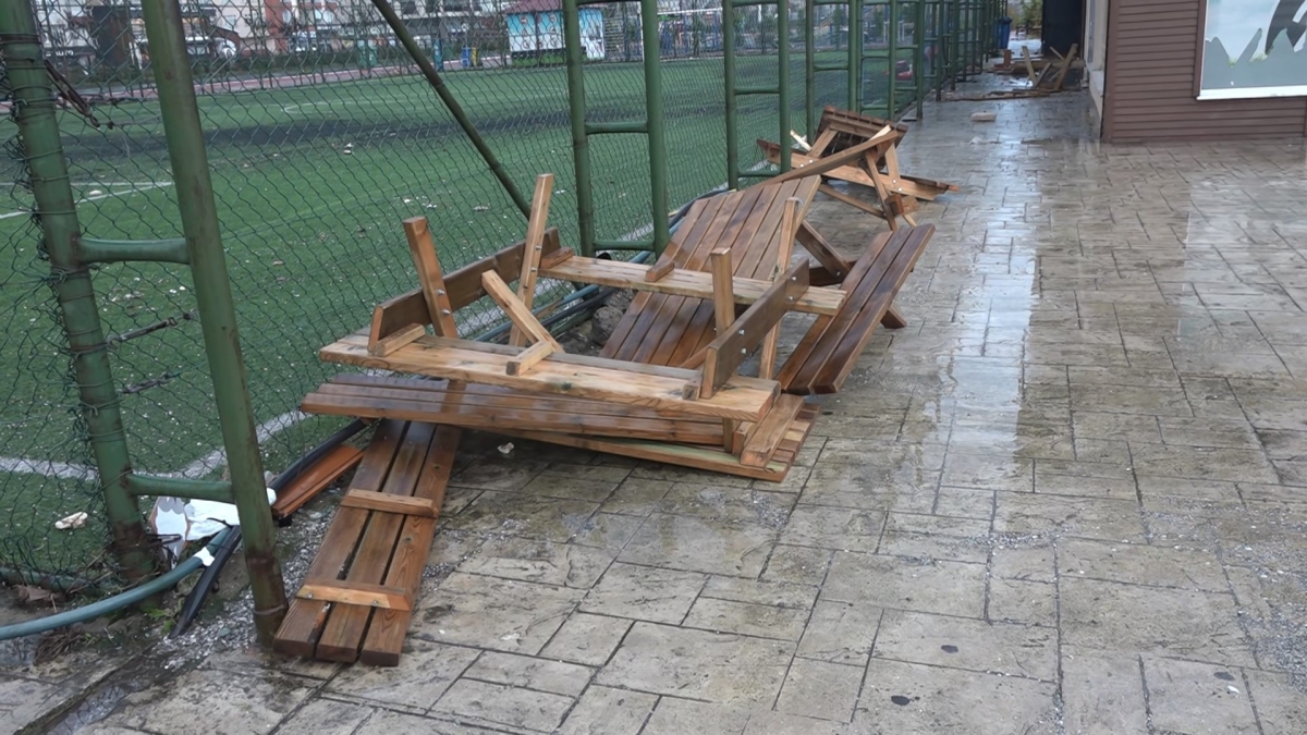 Rize'de fırtına hayatı olumsuz etkiledi