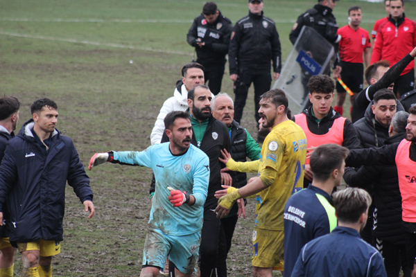 TFF 2. Lig’de maç sonu ortalık karıştı