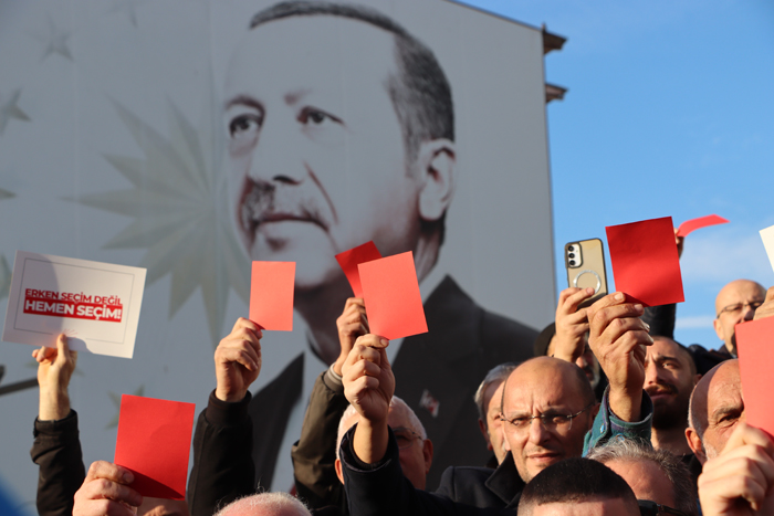 CHP Rize'den Cumhurbaşkanı Erdoğan'a kırmızı kart