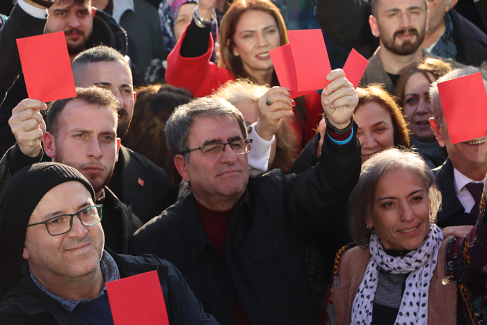 CHP Rize'den Cumhurbaşkanı Erdoğan'a kırmızı kart