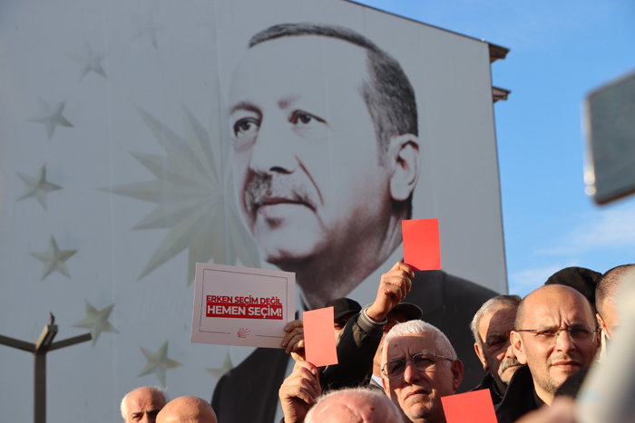 CHP Rize'den Cumhurbaşkanı Erdoğan'a kırmızı kart