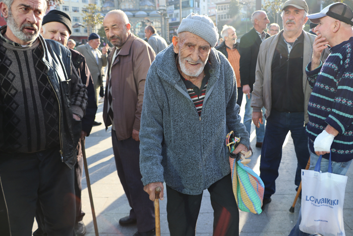 CHP Rize'den Cumhurbaşkanı Erdoğan'a kırmızı kart