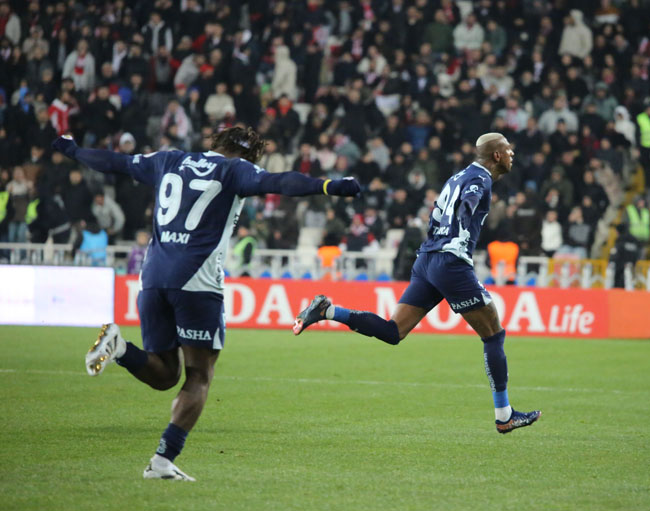 Sivasspor - Fenerbahçe maçı fotoğrafları