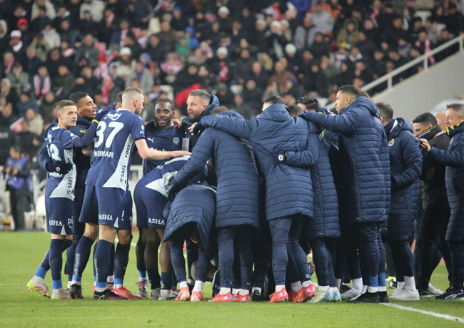 Sivasspor - Fenerbahçe maçı fotoğrafları