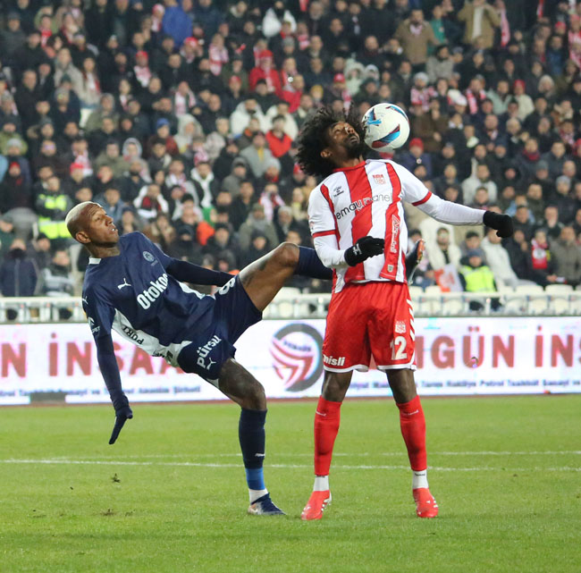 Sivasspor - Fenerbahçe maçı fotoğrafları