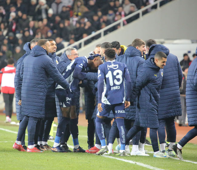 Sivasspor - Fenerbahçe maçı fotoğrafları