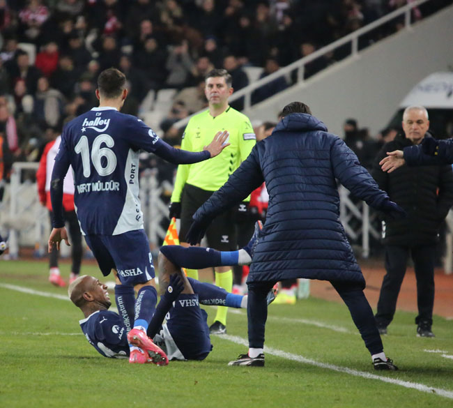 Sivasspor - Fenerbahçe maçı fotoğrafları