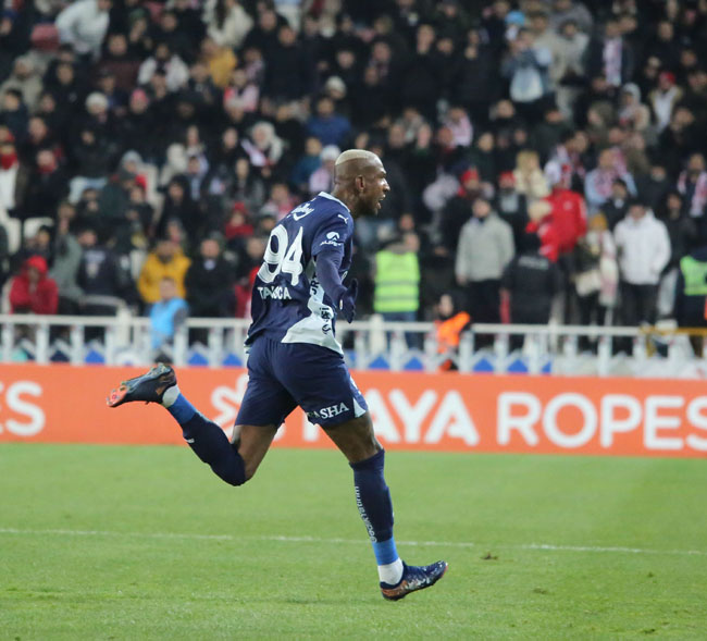 Sivasspor - Fenerbahçe maçı fotoğrafları