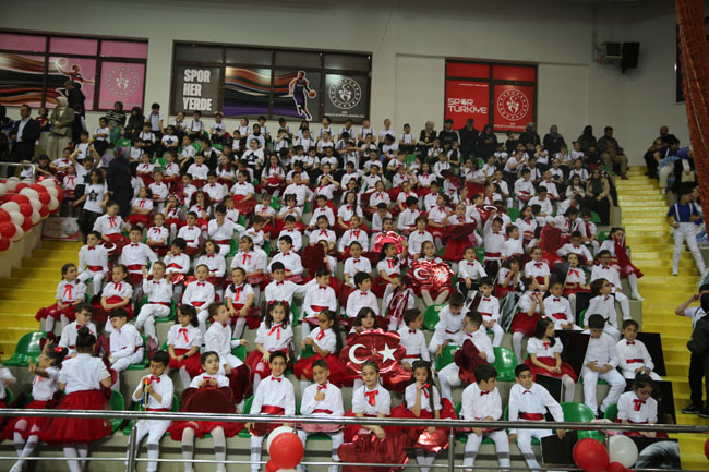 Rize'de coşkulu 23 Nisan etkinlikleri