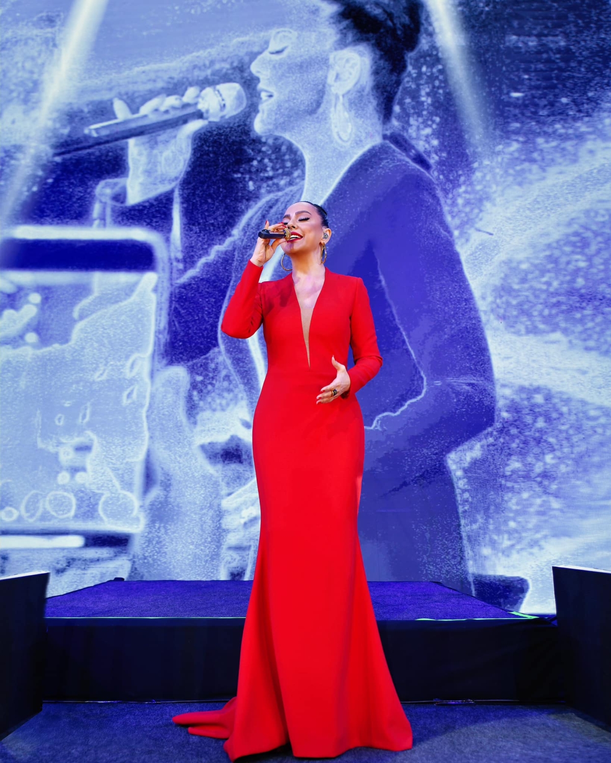 Ebru gündeş hayranları konserleri tıklım tıklım dolduruyor