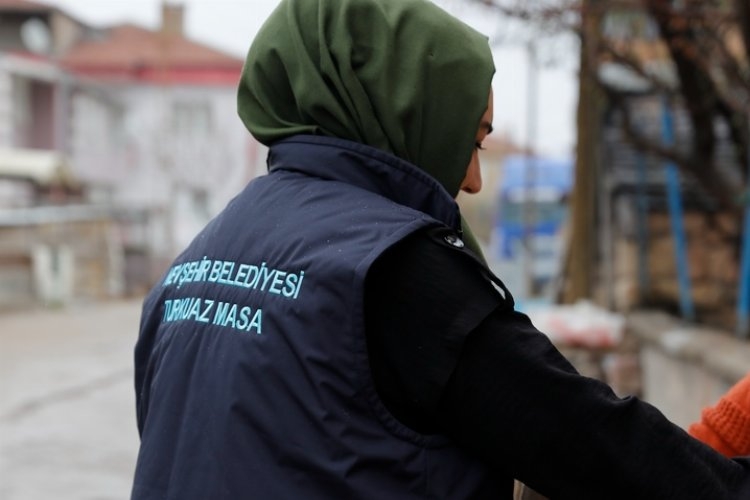 Depremzedelere Nevşehir'den yardım kolisi