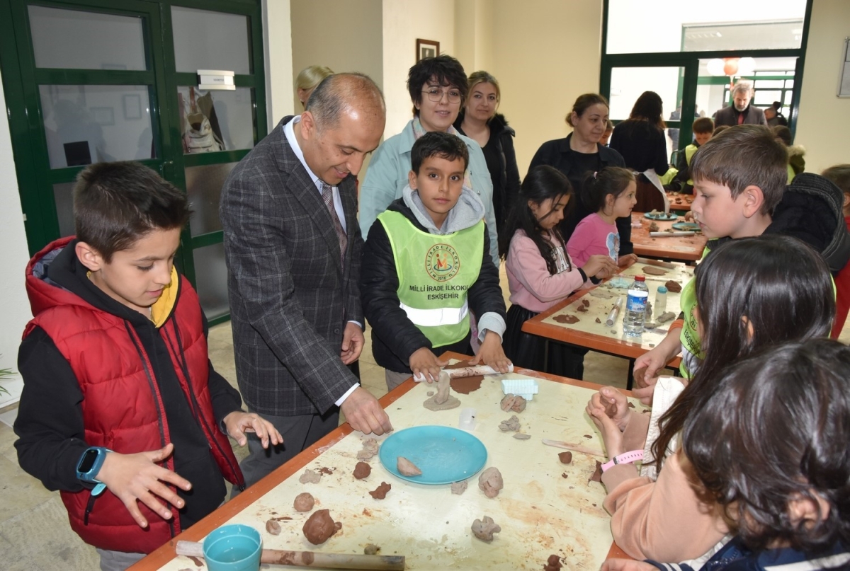 Eskişehir Valiliği ve ESOGÜ HAMER’den depremzede öğrenciler için farklı bir 23 Nisan kutlaması
