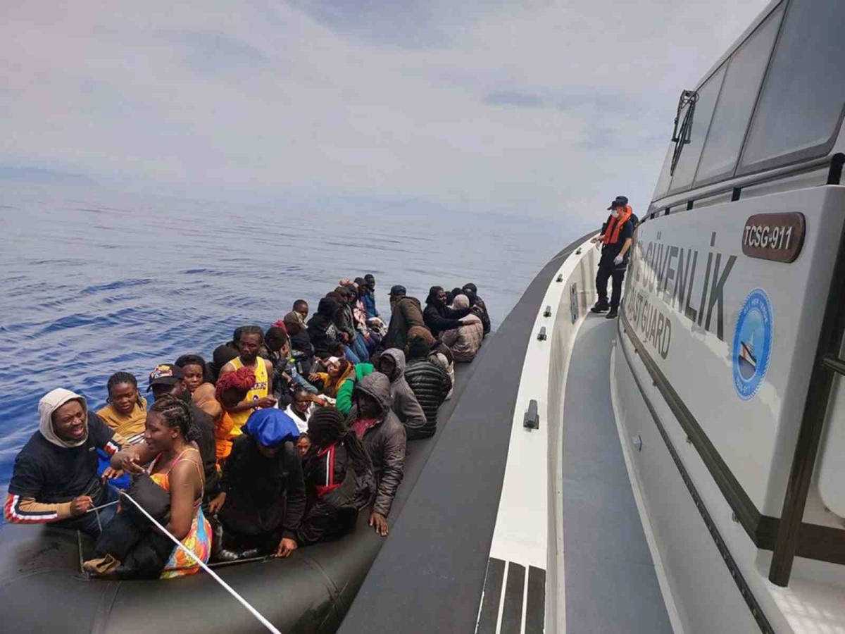 Yunanistan’ın ölüme ittiği 46 göçmen kurtarıldı
