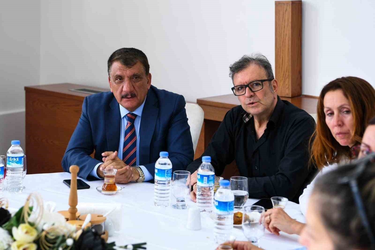 Doğal hayatı koruma vakfı üyelerinden Başkan Gürkan’a ziyaret
