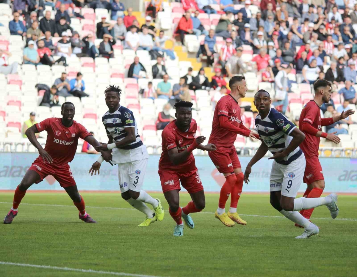 Spor Toto Süper Lig: D.G. Sivasspor: 0 Kasımpaşa: 0 (İlk yarı)
