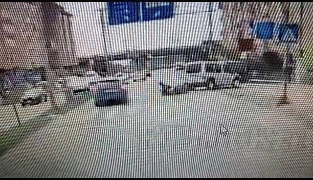 Kdz. Ereğli’de hatalı dönüş kaza getirdi, o anlar kameraya yansıdı
