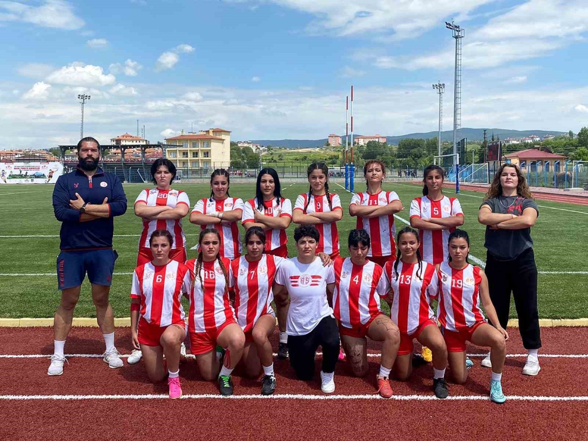 Antalyaspor Ragbi Kadın Takımı’ndan çeyrek final
