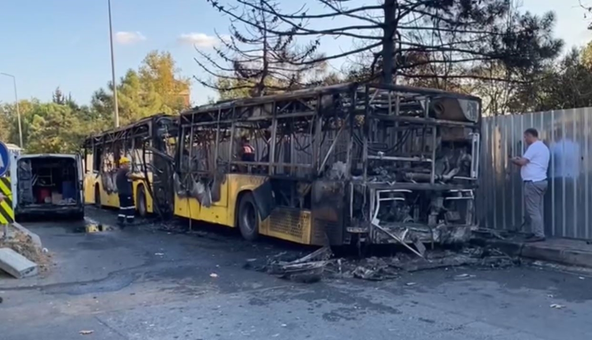 Büyükçekmece’de İETT otobüsü alev alev yandı
