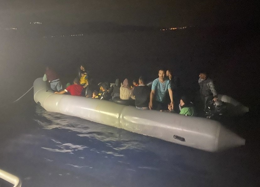 Yunan unsurlarınca ölüme terk edilen 33 kaçak göçmen kurtarıldı
