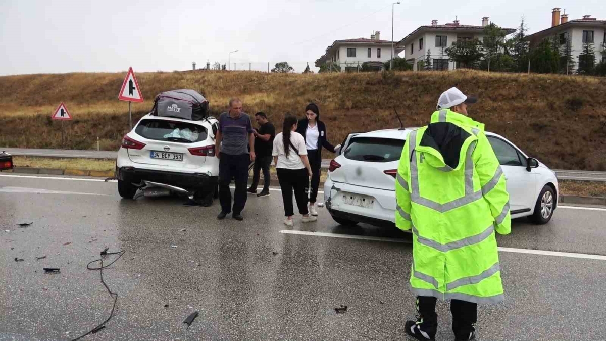 Kırıkkale’de yağmur kazaları da beraberinde getirdi: 17 yaralı
