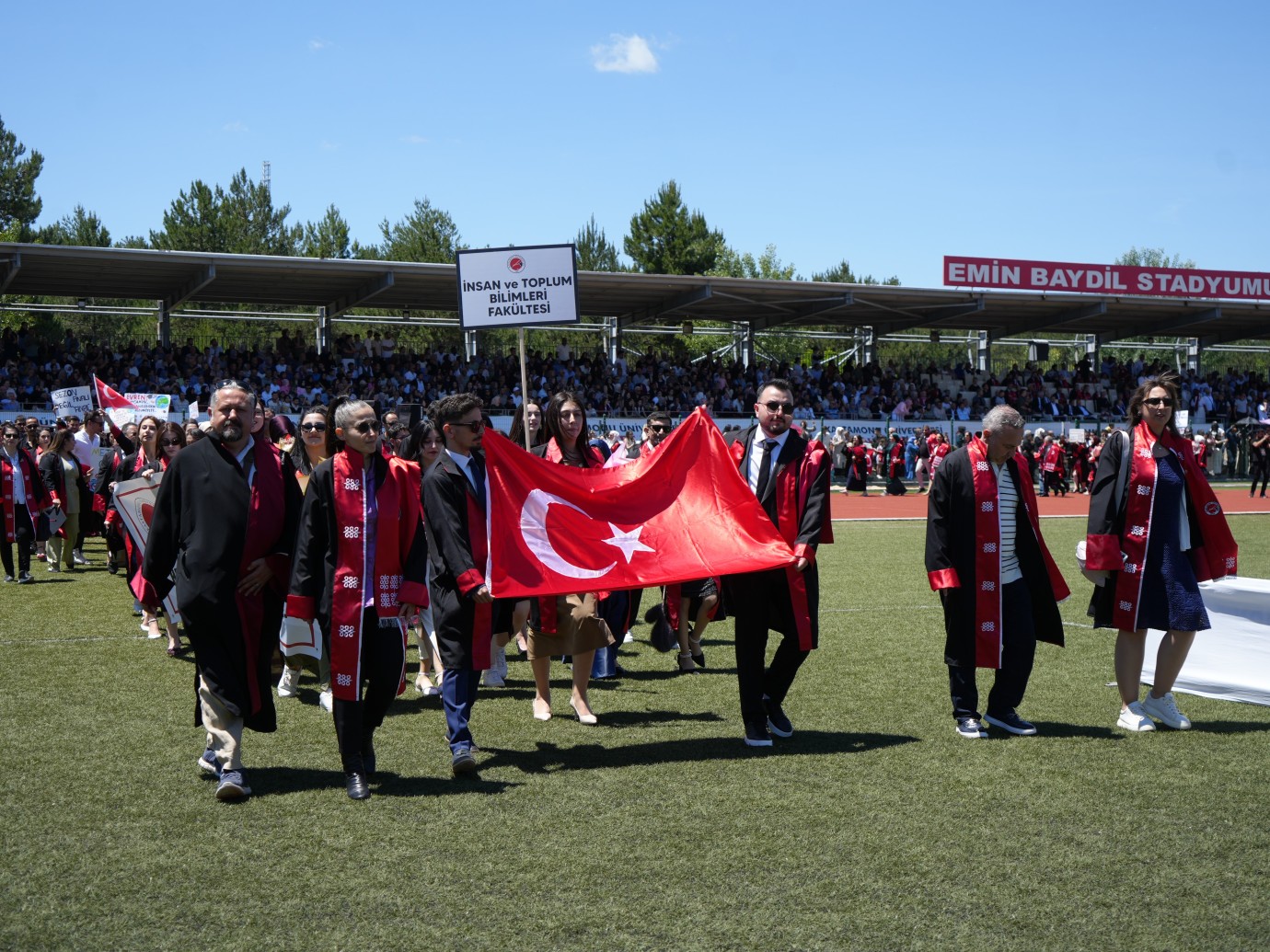 Kastamonu Üniversitesi’nde 4 binden fazla öğrenci mezuniyet coşkusu yaşadı
